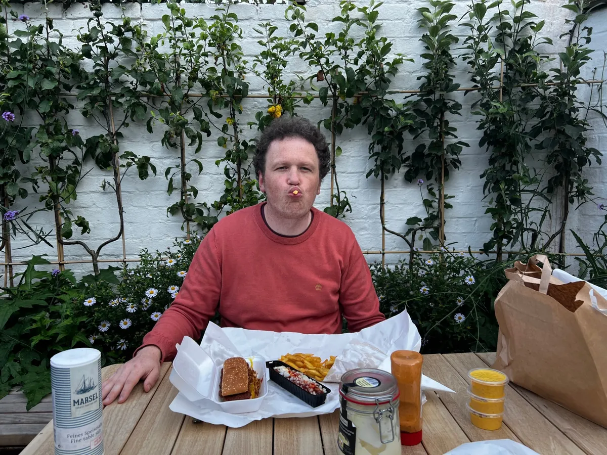 Buiten aan tafel